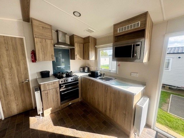 Only one available!! - 3 bedrooms, 2021 model - £35,995
