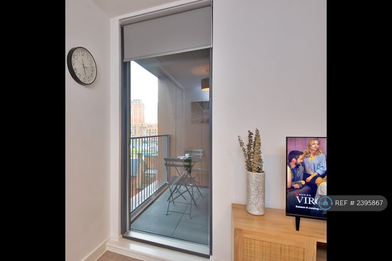 1 bedroom flat in Oldfield Road, Manchester, M5 (1 bed) (#2395867)
