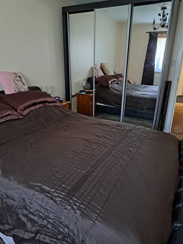 Spacious, two storey semi, g/f/f