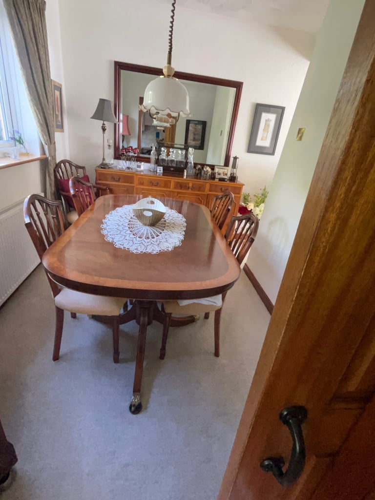 Dining table a chairs -  mahogany 