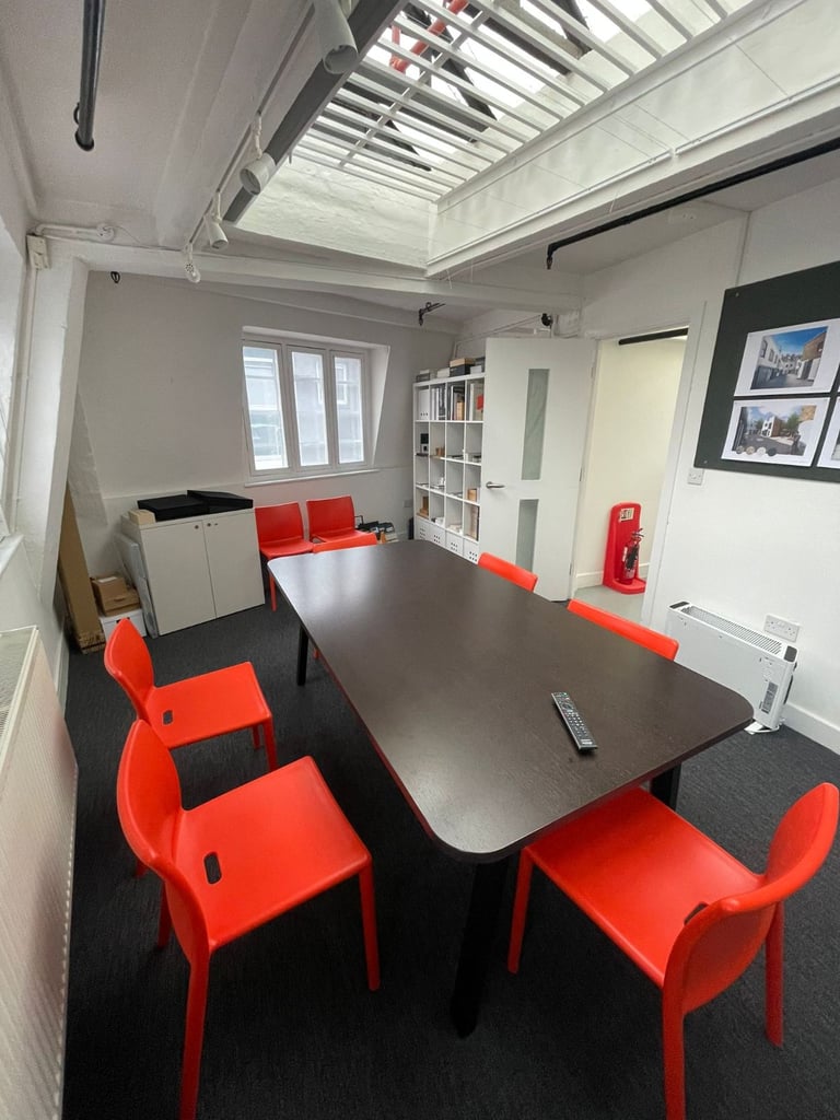Desirable Top Floor Office Studio Premises available near Tower Bridge SE1