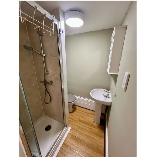 Doube Mezzanine Studio in St Stephen's Gardens, Notting Hill, W2 5QU **Bills Inc**