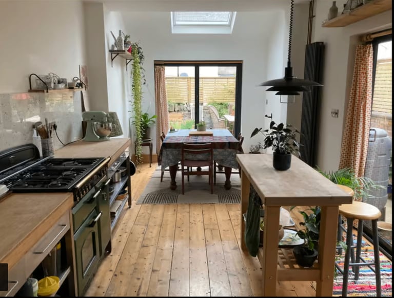 Fully furnished 3 double bedroom house £2000 per month for Dec- Feb only all bills included