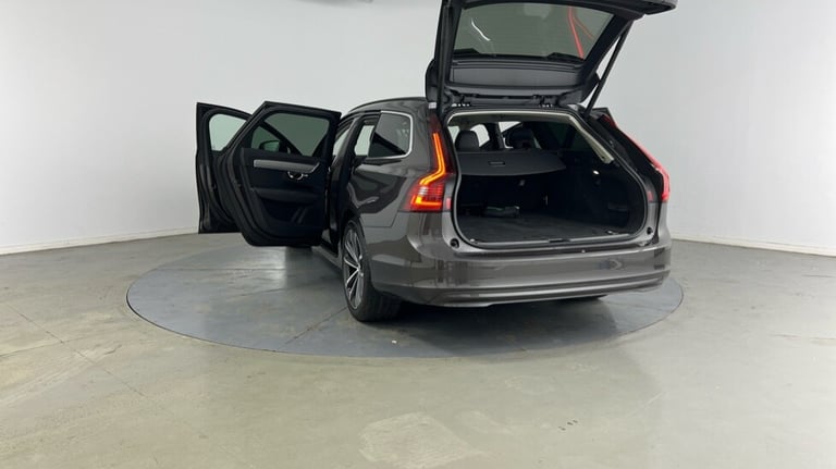 2021 Volvo V90 Momentum, B4 mild hybrid Estate Petrol Automatic