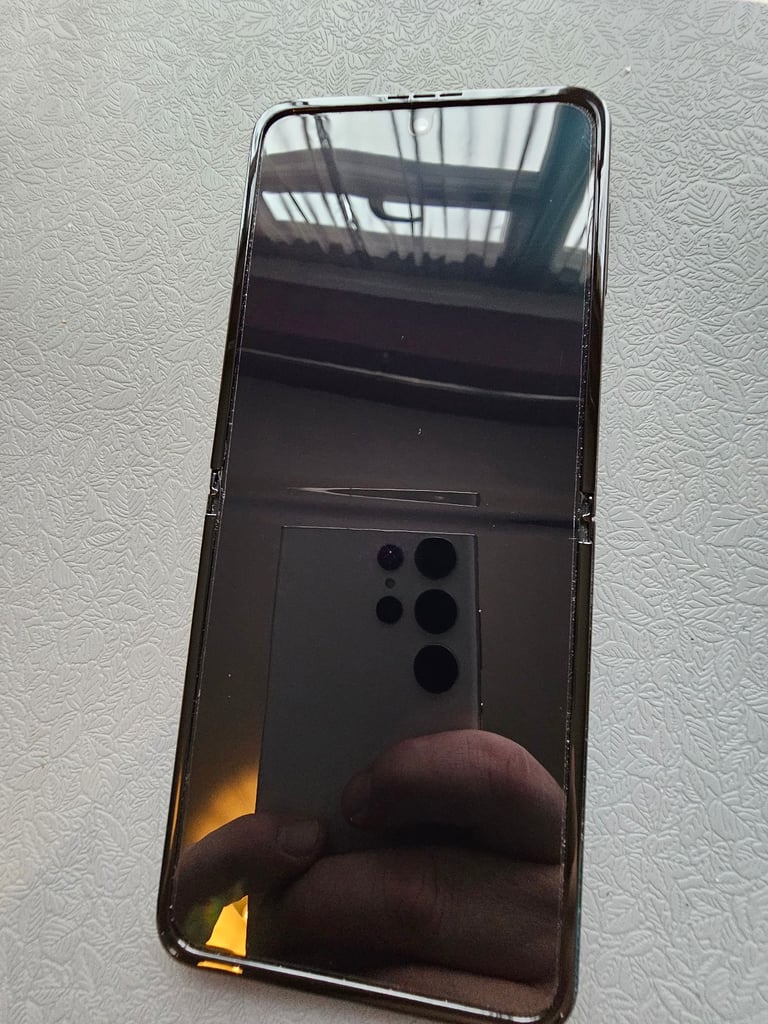 Samsung Galaxy Z Flip3 256GB Unlocked