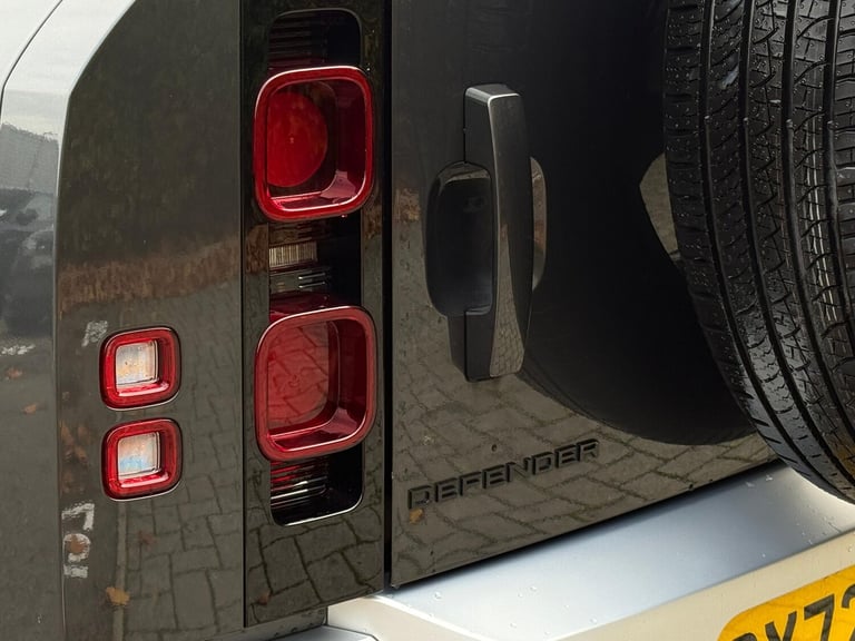 2022 Land Rover Defender 110 3.0 D300 MHEV HSE SUV 5dr Diesel Auto 4WD Euro 6 (s/s) (300 ps) ESTA...