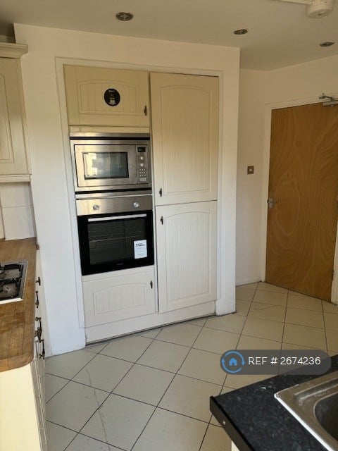 3 bedroom flat in The Mall, Faversham, ME13 (3 bed) (#2674236)