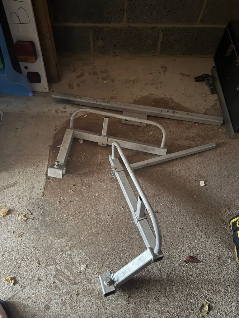 Motorbike carrier towbar mounted