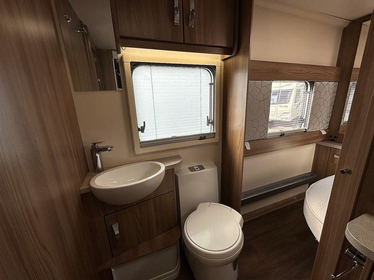 2022 Swift Elegance 850 Fixed Island Bed– 4 Berth Caravan