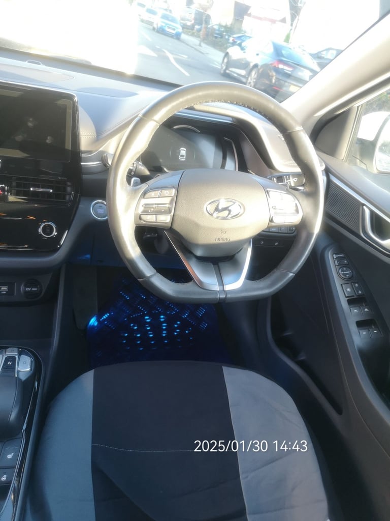 BARGAIN HALF-PRICE Hyundai IONIQ EV 2020 - 33k,MOT+TAX,PCO TFL badges,repairs: bumper,light,Rad