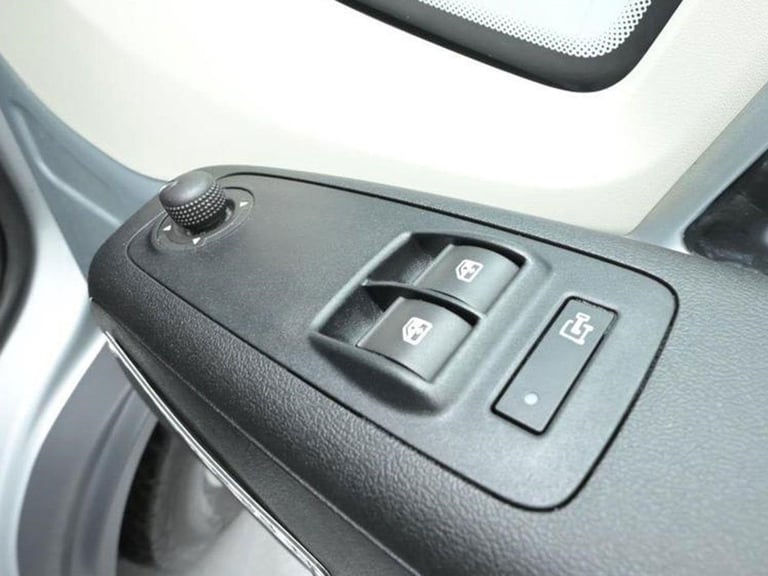 2017 Peugeot Boxer 2.0 BlueHDi 440 Minibus 4dr Diesel Manual L4 H2 Euro 6 (130 ps) Minibus Diesel...