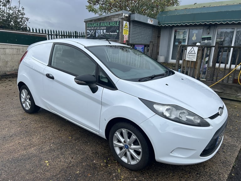 FORD FIESTA VAN 1.3 Duratec Base NO VAT NEW MOT 2009