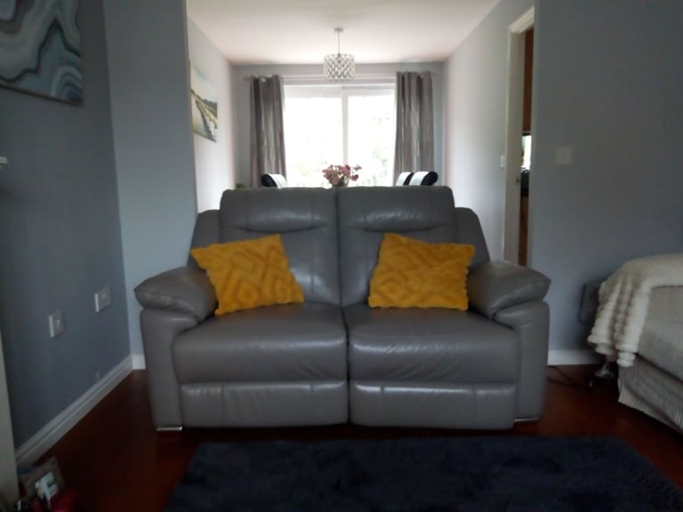 GREY 2 SEATER LEATHER RECLINER PURCHASED FM STERLING FURNITURE £1700.00