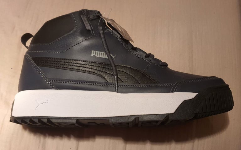 Puma Men's Boots Size 9 Mint Condition (Rarely Available) Navy Upper/Black Sole/White Mid Sole
