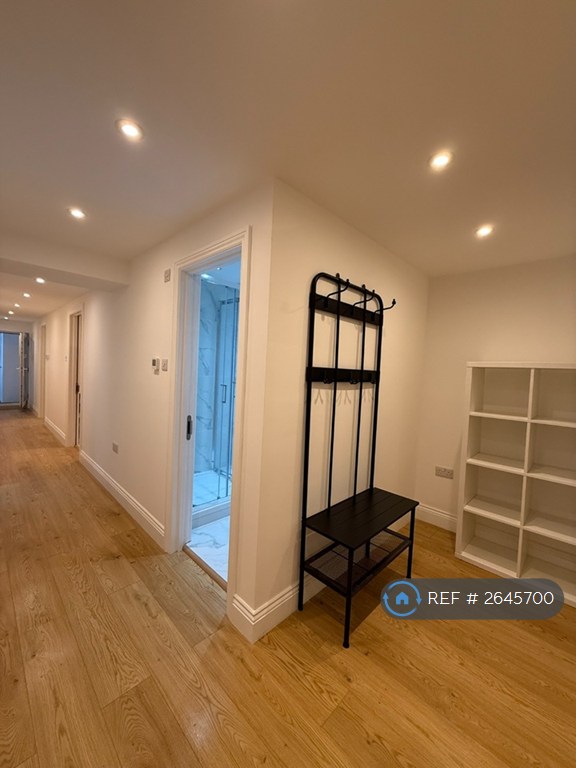 4 bedroom flat in North Gower Street, London, NW1 (4 bed) (#2645700)