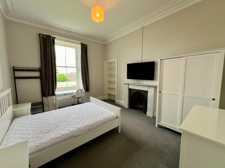 5 bedroom flat in Thirlestane Road, Marchmont, Edinburgh, EH9 1AS