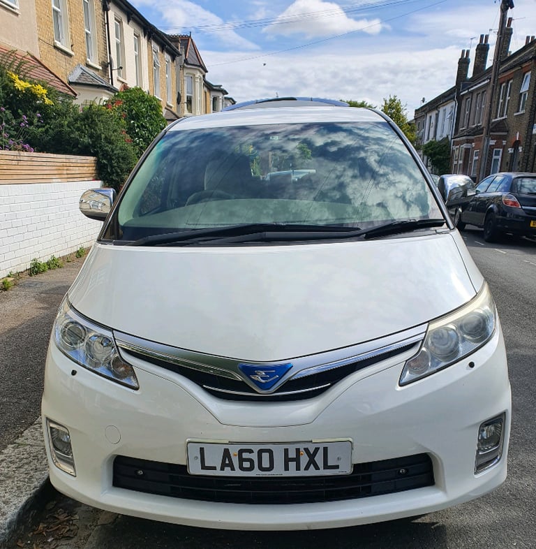 Toyota Estima (2010)