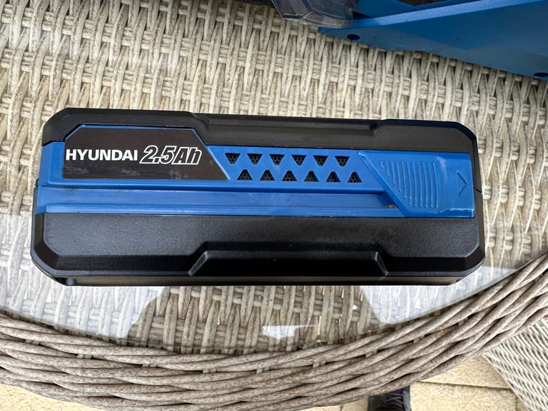 Hyundai 40v Hedge Trimmer