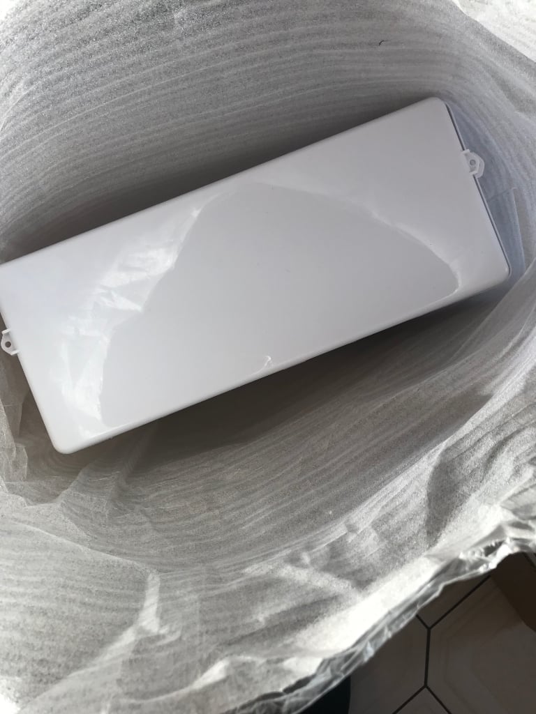 Toilet cistern concealed new