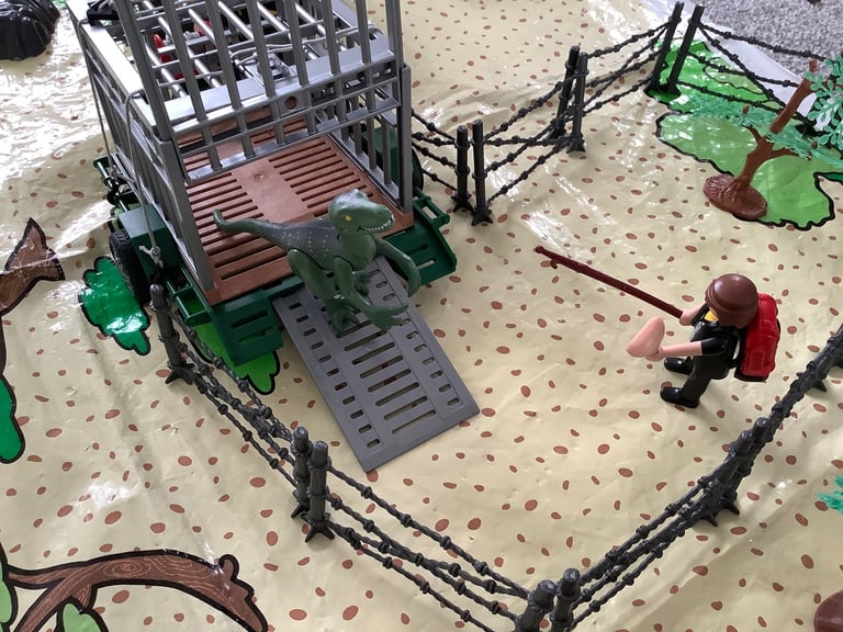 Playmobil Set 4175 Adventure Amphibian Vehicle & Deinonychus - plus extras!