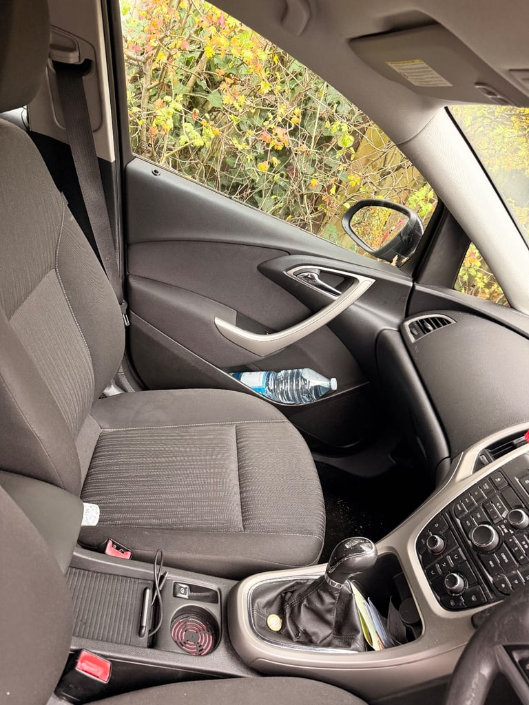 Vauxhall, ASTRA, Hatchback, 2011, Manual, 1598 (cc), 5 doors