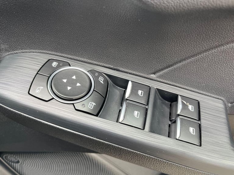 2023 Ford Kuga Vignale SUV 2.5l 190PS pHEV AUTO in Agate Black 1 OWNER, FSH