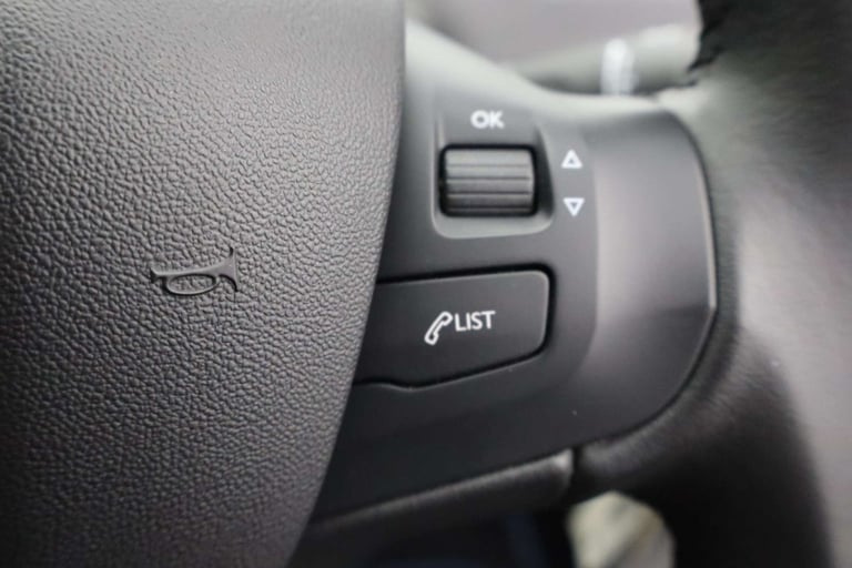 2019 Peugeot 208 1.2 208 Signature PureTech S/S 5dr Hatchback Petrol Manual