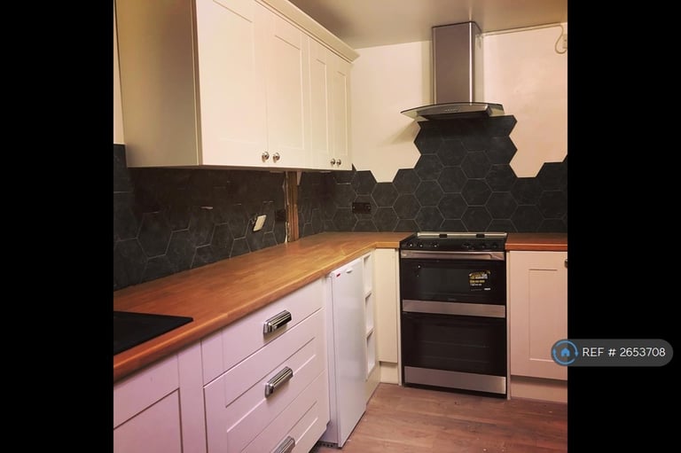 5 bedroom house in Ash Street/Church Road, Wrabness, CO11 (5 bed) (#2653708)