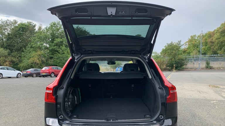 2023 Volvo XC60 2.0h T6 Recharge 18.8kWh Plus SUV 5dr Petrol Plug-in Hybrid Auto AWD Euro 6 ESTAT...