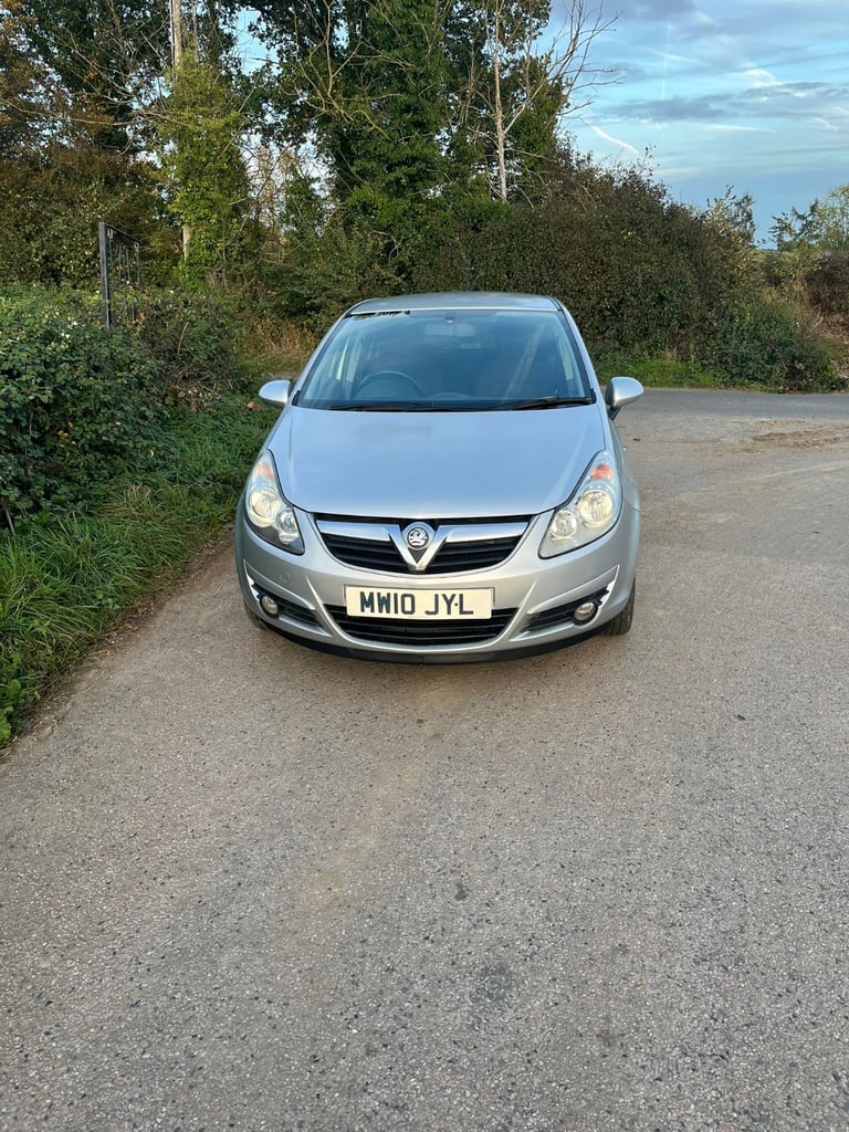 Vauxhall Corsa SXI, 1 year MOT, lots of service history, great car to drive and great condition! 
