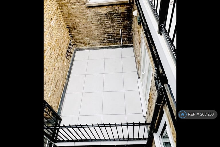 Studio flat in Upper Tachbrook St, London, SW1V (#2651263)