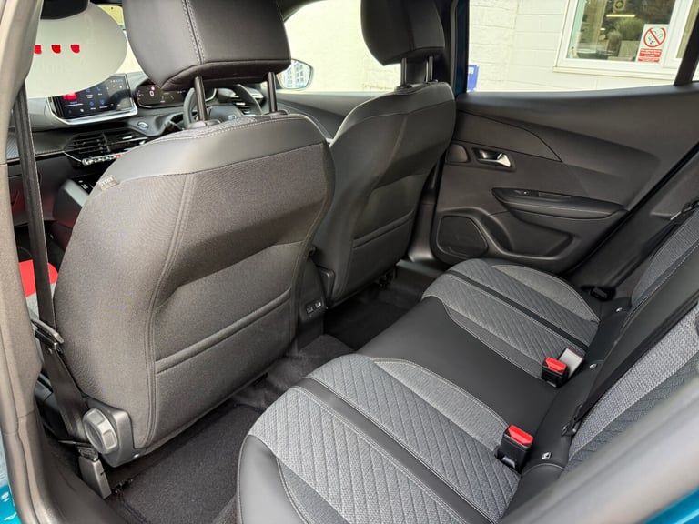 2025 Peugeot 2008 1.2 PureTech Allure 5dr ONLY 710 MILES, MAY 2028 WARRANTY,  HATCHBACK Petrol Ma...