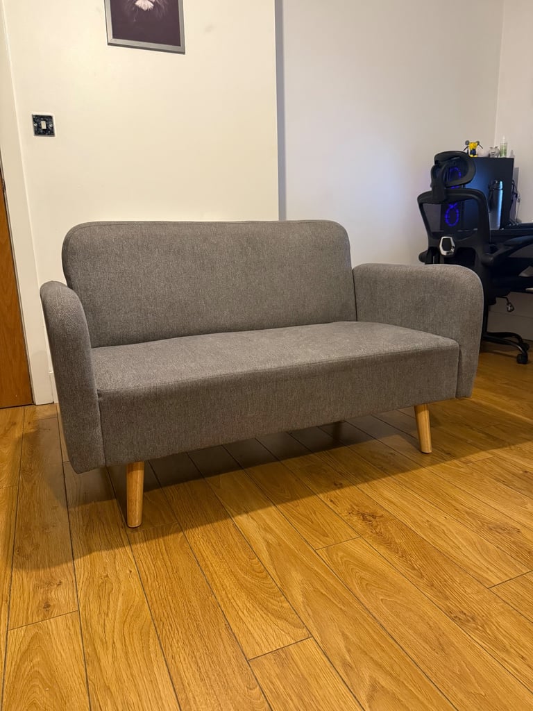 image for HOMCOM Grey 2-Seater Sofa / Loveseat - Excellent Condition
