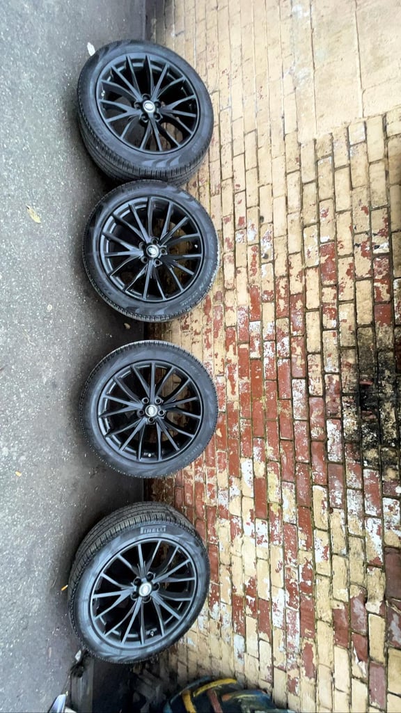 new range rover tires with alloys 