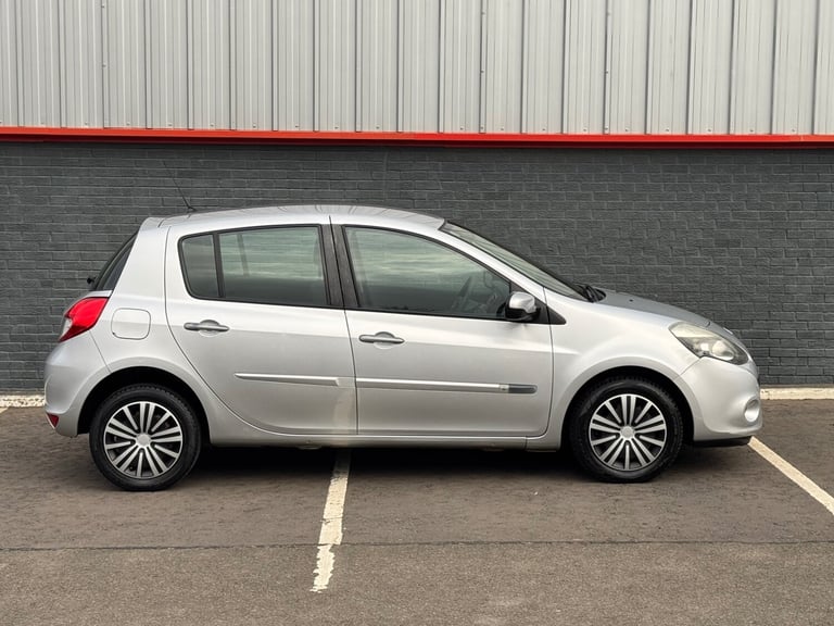 2011 Renault Clio 1.2 16V Expression 5dr HATCHBACK Petrol Manual