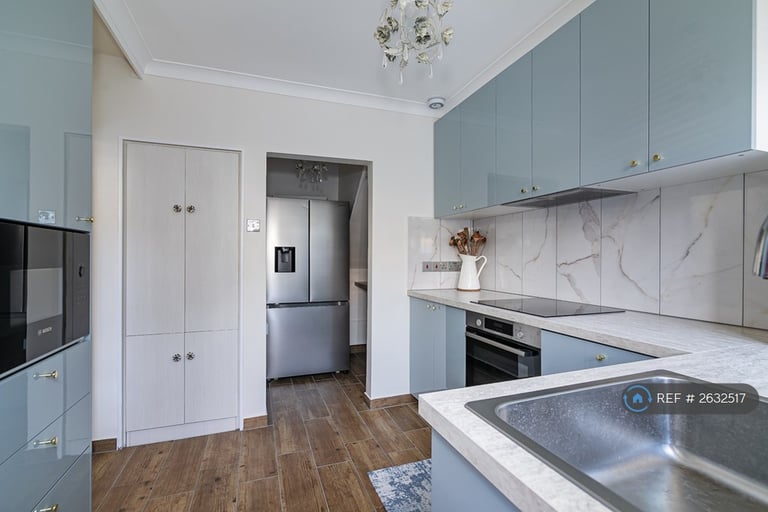 1 bedroom in Hickin St, London, E14 (#2632517)