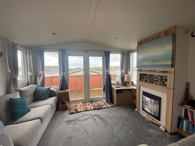 Static 2 bedroom caravan. Whitford Bay Leisure Park, Llanmadoc. North Gower