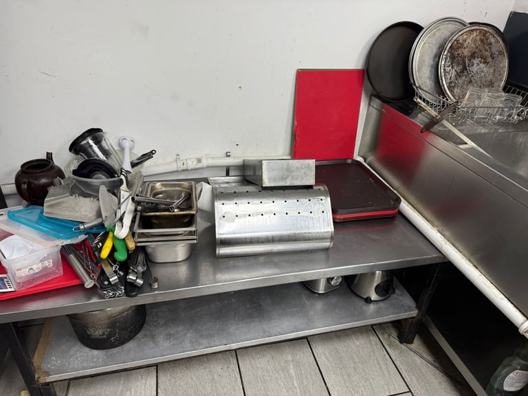 Fully loaded takeaway to let in kingswood 