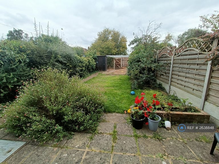3 bedroom house in Broughton Avenue, Richmond, TW10 (3 bed) (#2638848)