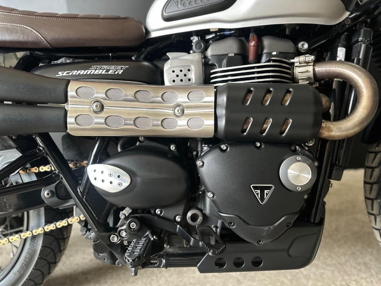STUNNING 2020/20 TRIUMPH STREET SCRAMBLER MOTORCYCLE 