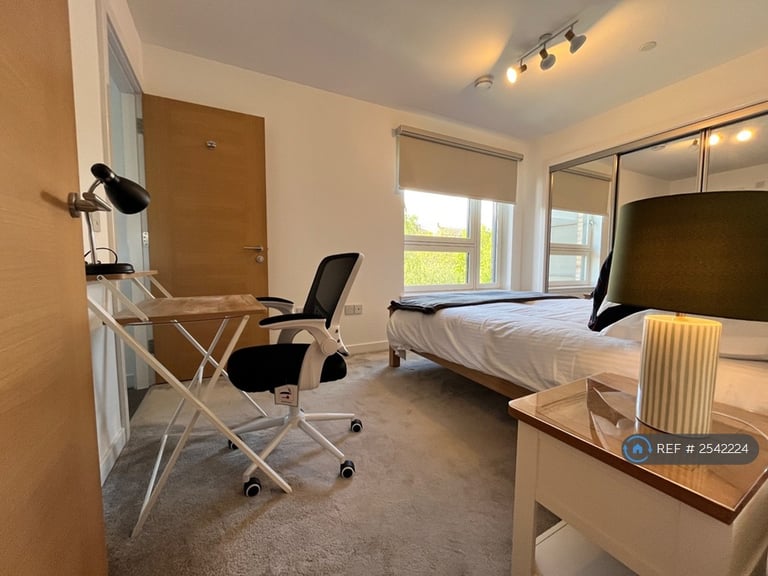 2 bedroom flat in Shrubhill Walk, Edinburgh, EH7 (2 bed) (#2542224)