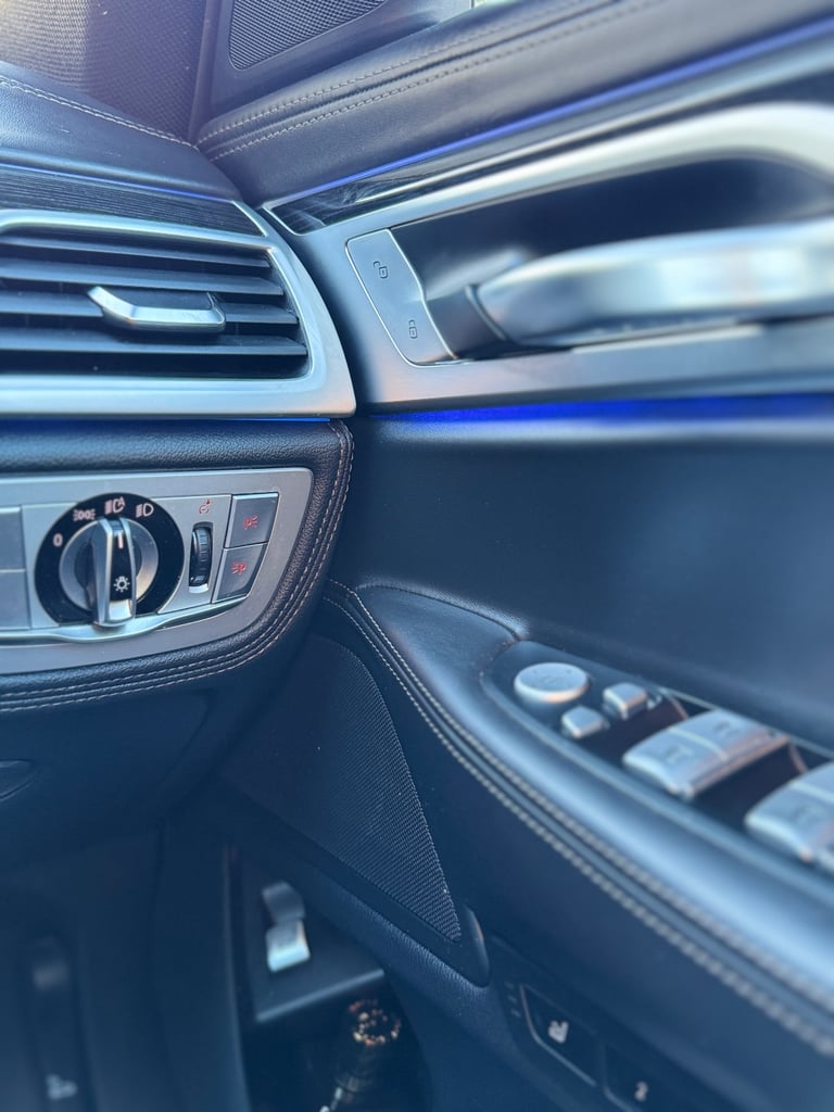 image for fantastic luxury car bmw 730D XDRIVE