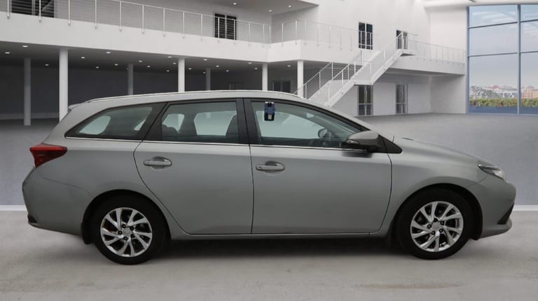 Toyota auris 2015 estate 1.2 petrol Euro 6 ulez compliant