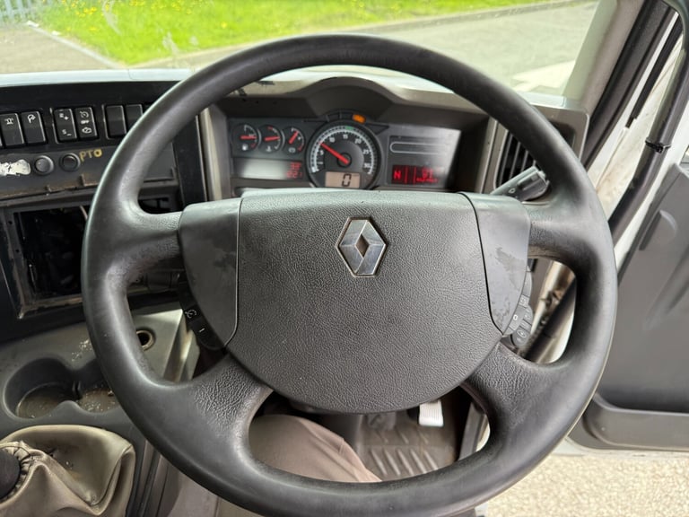 2010 Renault MIDLUM (45) NA Diesel Manual