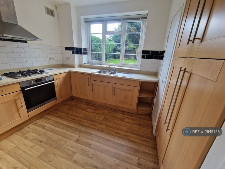 3 bedroom flat in Melford Court, London, SE22 (3 bed) (#2645758)