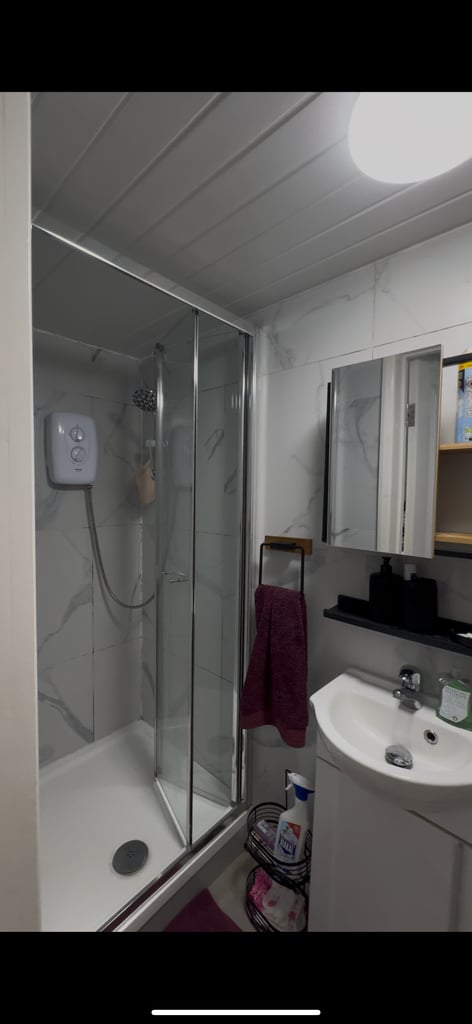 Spacious Room Available in Shared Property – £1000/month (Bills Included)