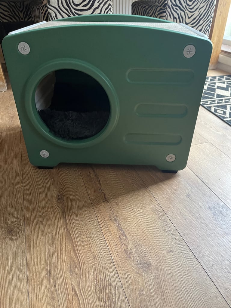 Cat or small dog house 