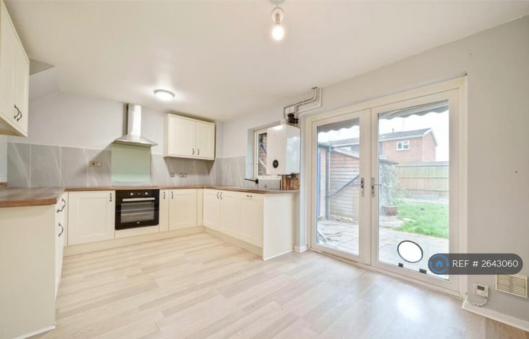 3 bedroom house in Arnett Avenue, Finchampstead, Wokingham, RG40 (3 bed) (#2643060)