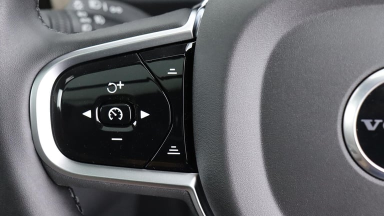 2025 Volvo XC90 T8 PHEV AWD Ultra Dark (Sunroof, 360 Camera, Bowers &amp; Wilkins Sound) ESTATE P...
