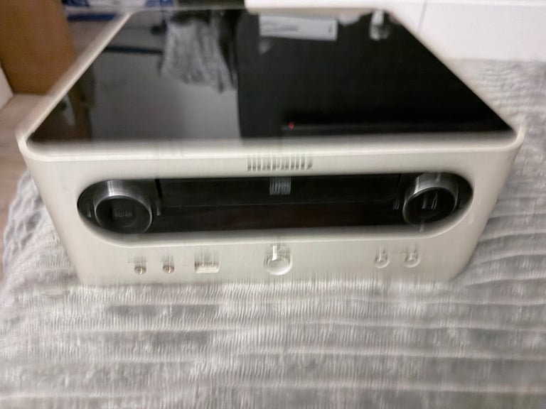 Amplifier/CD receiver MARANTZ M-CR502 with floor speakers 